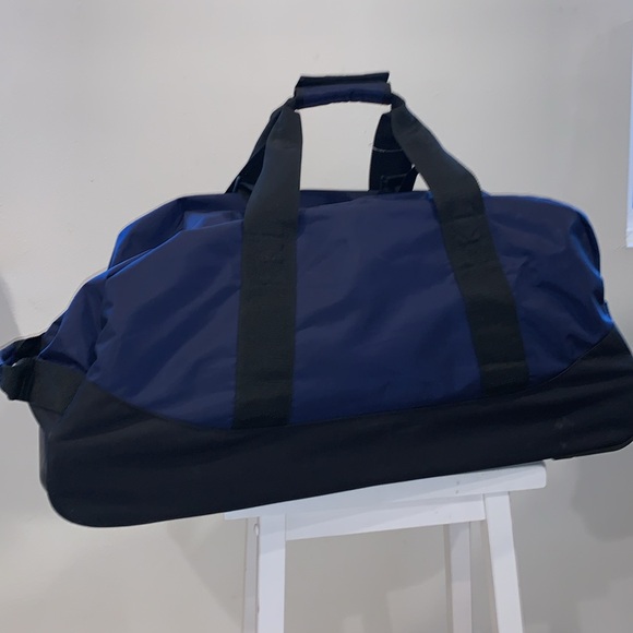 NWOT L.L.BEAN TRAVEL DUFFLE ROLLING BAG TWO WHEELS NAVY /BLACK - Picture 6 of 12